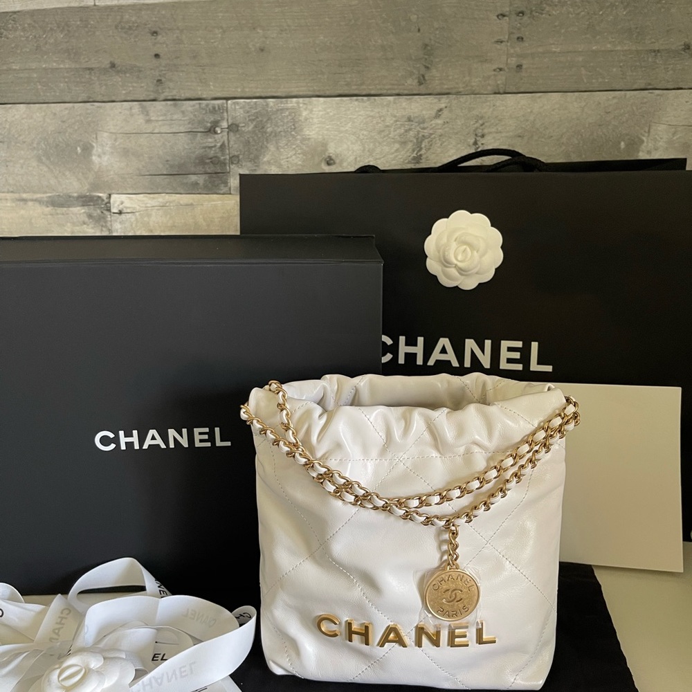 🖤🤍New!! Chanel 22 MINI White!! Full set!! 🤍🖤